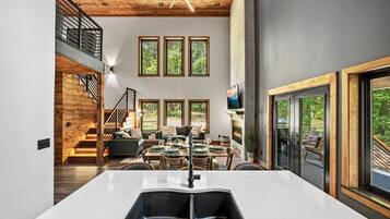House, Multiple Beds (Luxe 634) | Interior