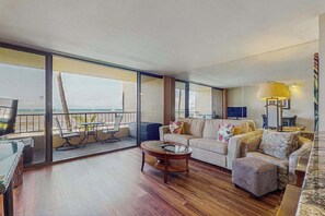 TV, offices - Kihei Sugar Beach Condo with Grill & WiFi - Surf, Bike & Golf (Kihei)