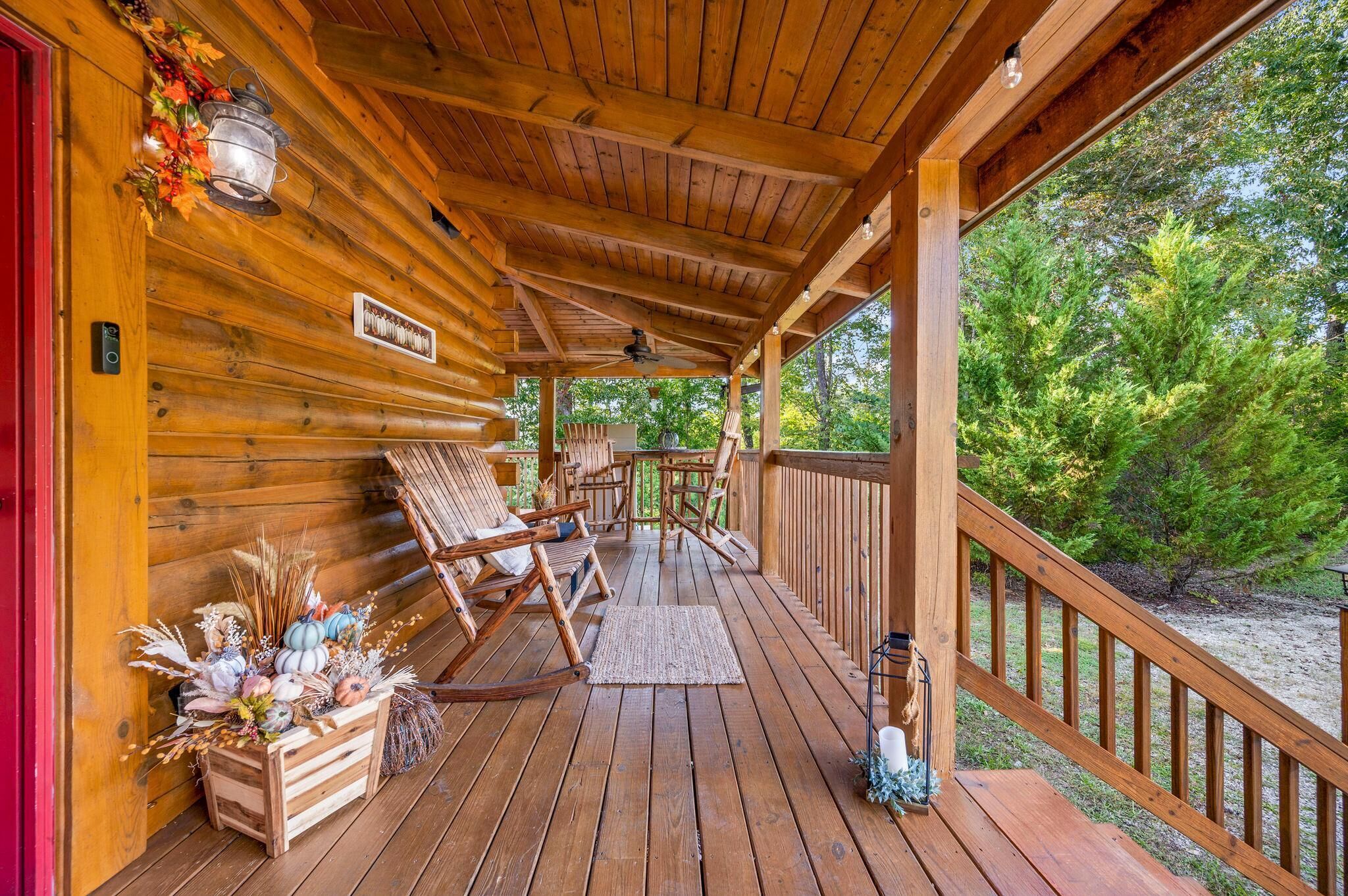 House, Berbilang Katil (Majestic Elk Hideaway) | Teres/patio