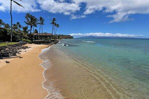 Beach nearby - Oceanfront Lahaina Condo with Lanai & Pool - Steps to Beach (Lahaina)