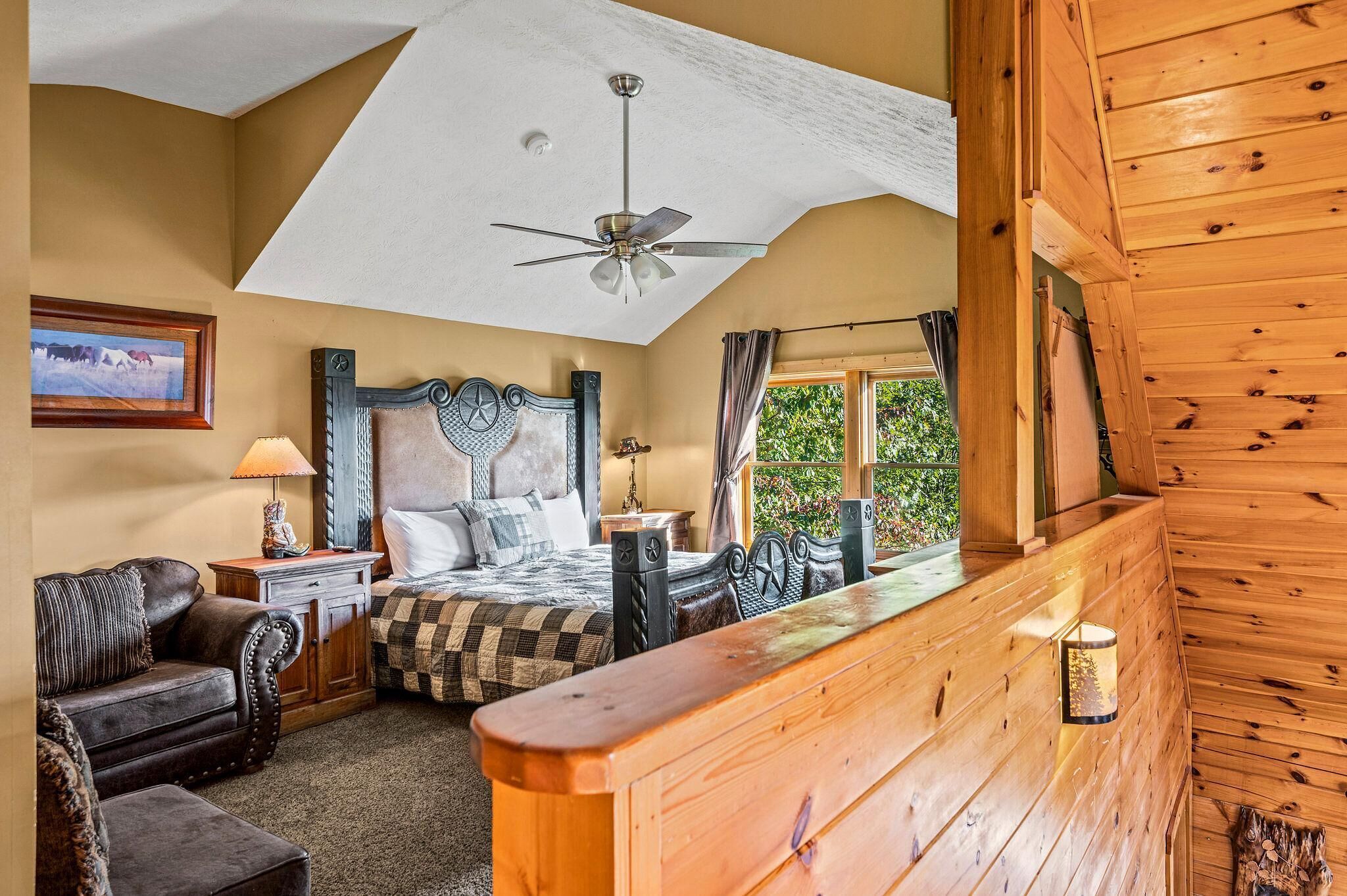 House, Multiple Beds (Some Peak Somewhere Cabin)