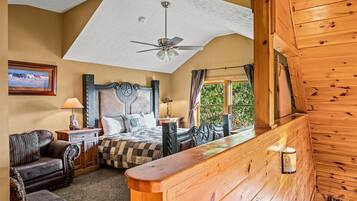 House, Multiple Beds (Some Peak Somewhere Cabin)
