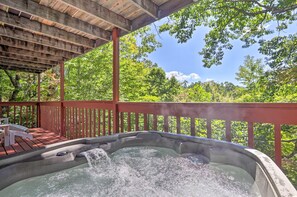 Ferienhaus, Mehrere Betten (Z - Pinecone Cottage) | Außen-Whirlpool