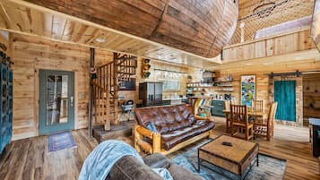House, Multiple Beds (Neverland) | Living area