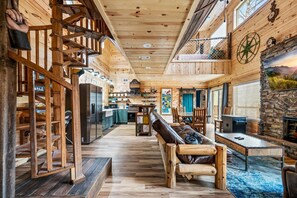 House, Multiple Beds (Neverland) | Living area - Neverland (Gatlinburg)
