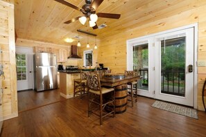 Ferienhaus, Mehrere Betten (Pioneer Trail Retreat) | Speisen