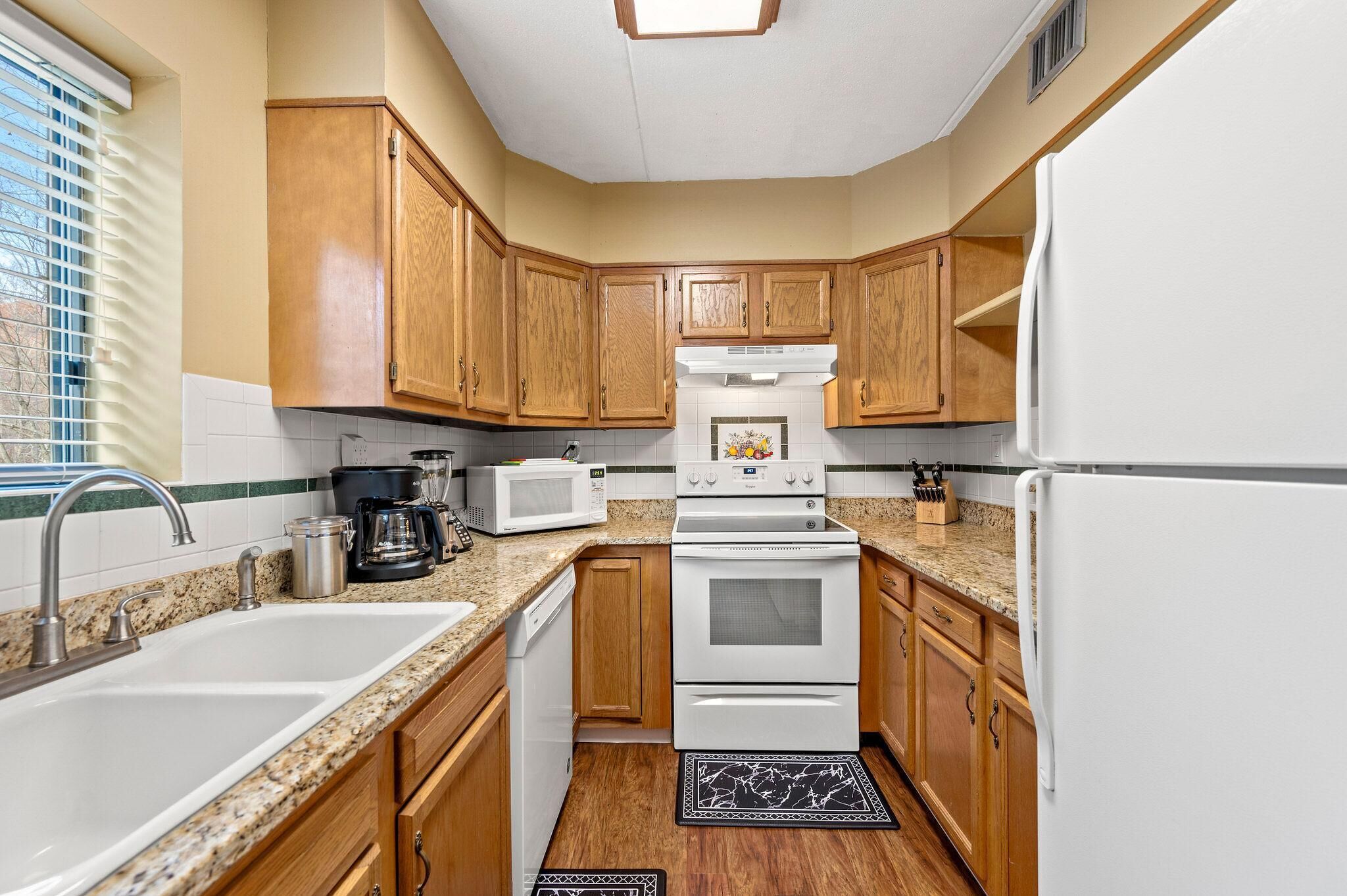 Condo, Multiple Beds (Mountain Charm 2) | Private kitchen