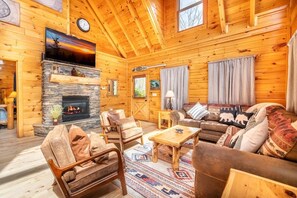 House, Multiple Beds (Smoky Mountain Vista) | Living area - Smoky Mountain Vista (Gatlinburg)