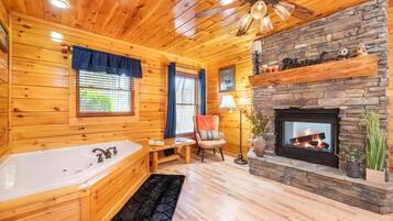House, Multiple Beds (Smoky Mountain Vista) | Interior