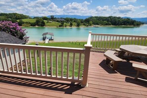 Outdoor dining - Three Horizons Retreat (Dandridge)