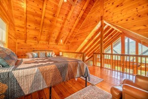 3 bedrooms - Misty Mountain Treehouse (Sevierville)