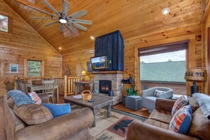 House, Multiple Beds (Edge Of Forever) | Living area - Edge Of Forever (Sevierville)