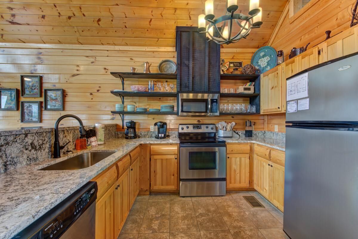 House, Multiple Beds (Edge Of Forever) | Private kitchen