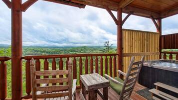 House, Multiple Beds (Edge Of Forever) | Outdoor spa tub