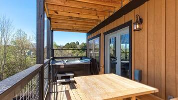 House, Multiple Beds (Bearfoot Timbers) | Outdoor dining
