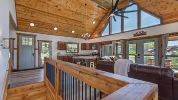 House, Multiple Beds (Bearfoot Timbers) | Interior