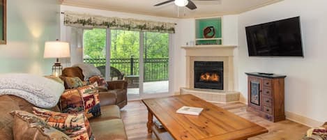 Condo, varias camas (Cs Creekside Condo) | Área de sala de estar
