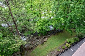 Apartment, Mehrere Betten (Cs Creekside Condo) | Unterkunftsgelände