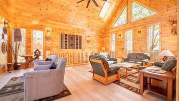 House, Multiple Beds (Psalm 2705) | Living area