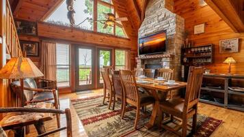 House, Multiple Beds (Psalm 2705) | Dining