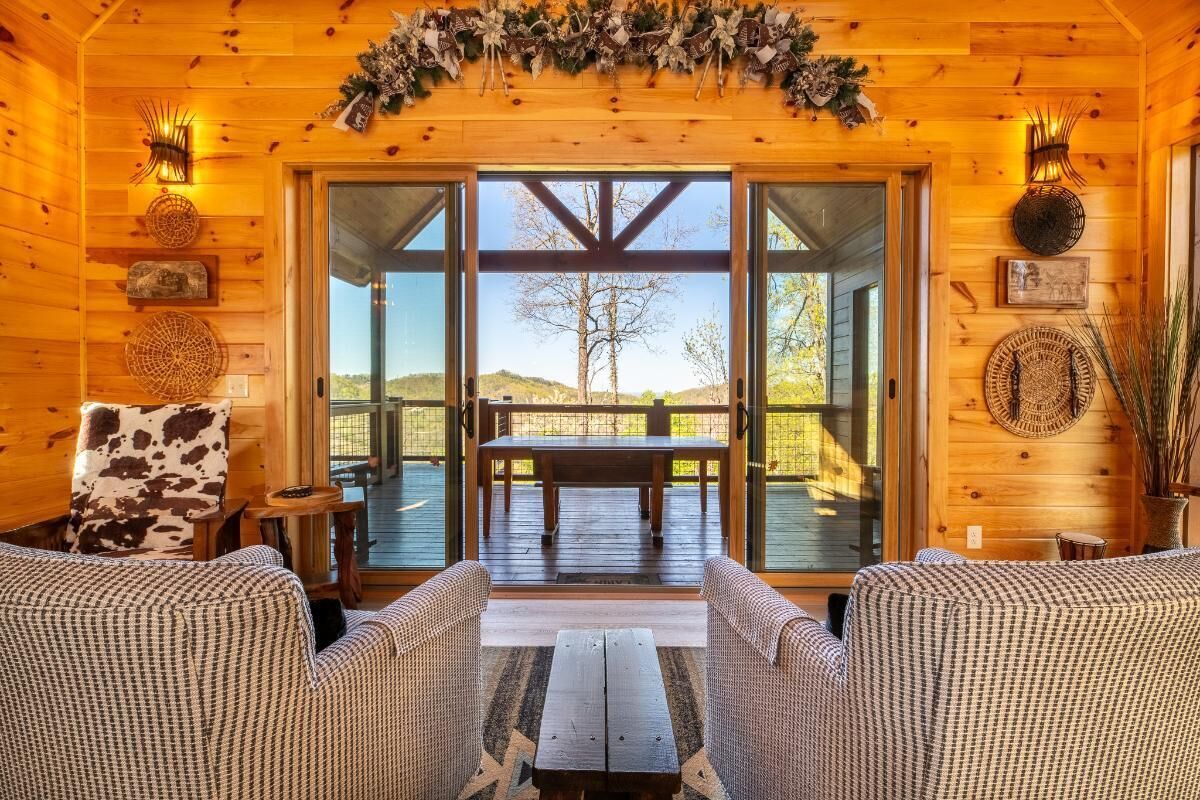 House, Multiple Beds (Psalm 2705) | Living area