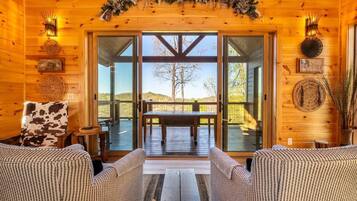 House, Multiple Beds (Psalm 2705) | Living area