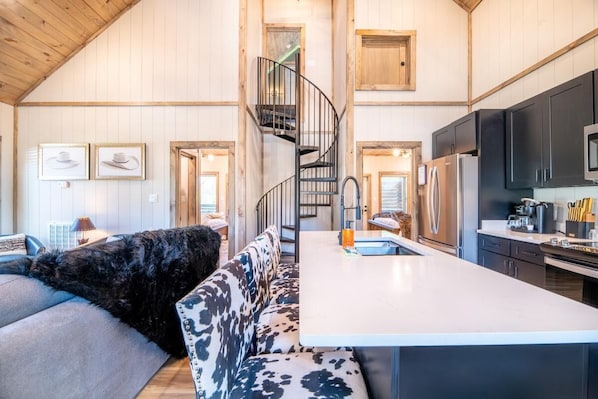 House, Multiple Beds (Suite Retreat) | Interior - Suite Retreat (Pigeon Forge)