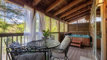 House, Multiple Beds (Anglers Bend) | Outdoor dining