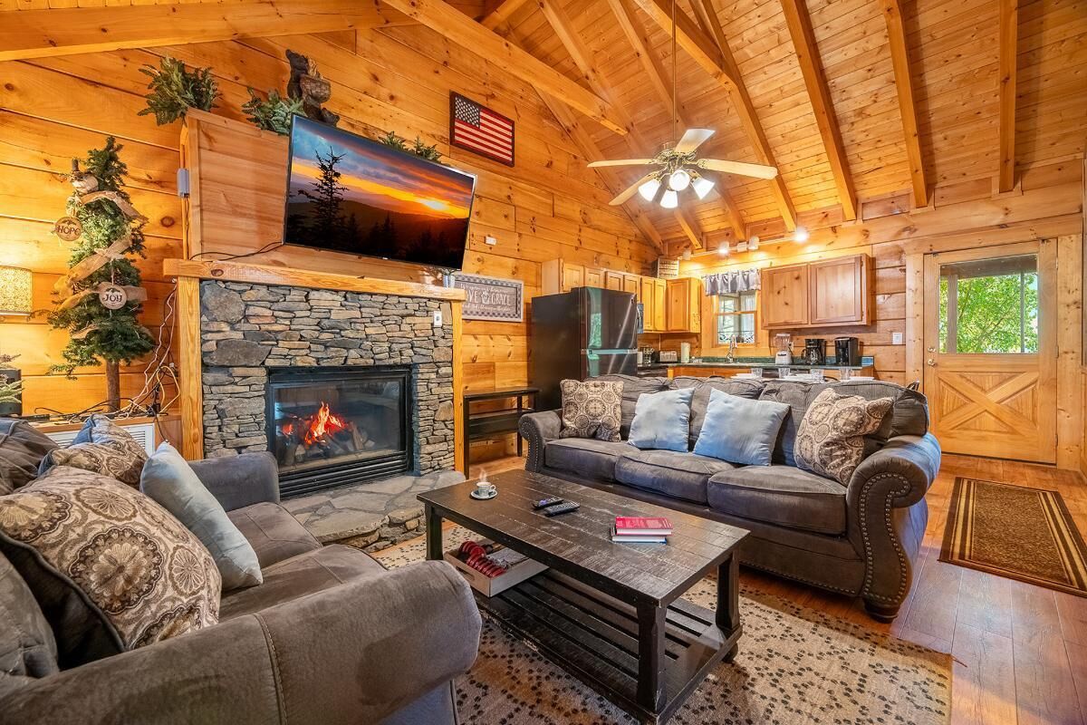 House, Multiple Beds (Anglers Bend) | Living area