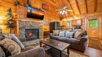 House, Multiple Beds (Anglers Bend) | Living area