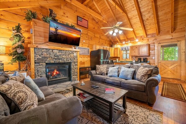 House, Multiple Beds (Anglers Bend) | Living area - Anglers Bend (Pigeon Forge)