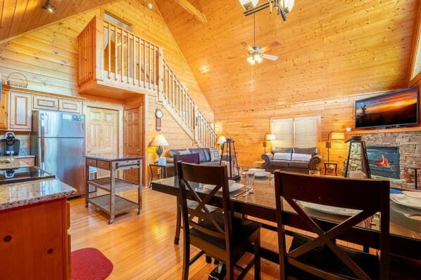 House, Multiple Beds (Z - Bear Ridge) | Living area - Z - Bear Ridge (Gatlinburg)