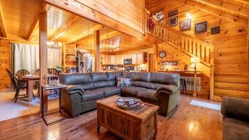 House, Multiple Beds (Timber Tails) | Living area