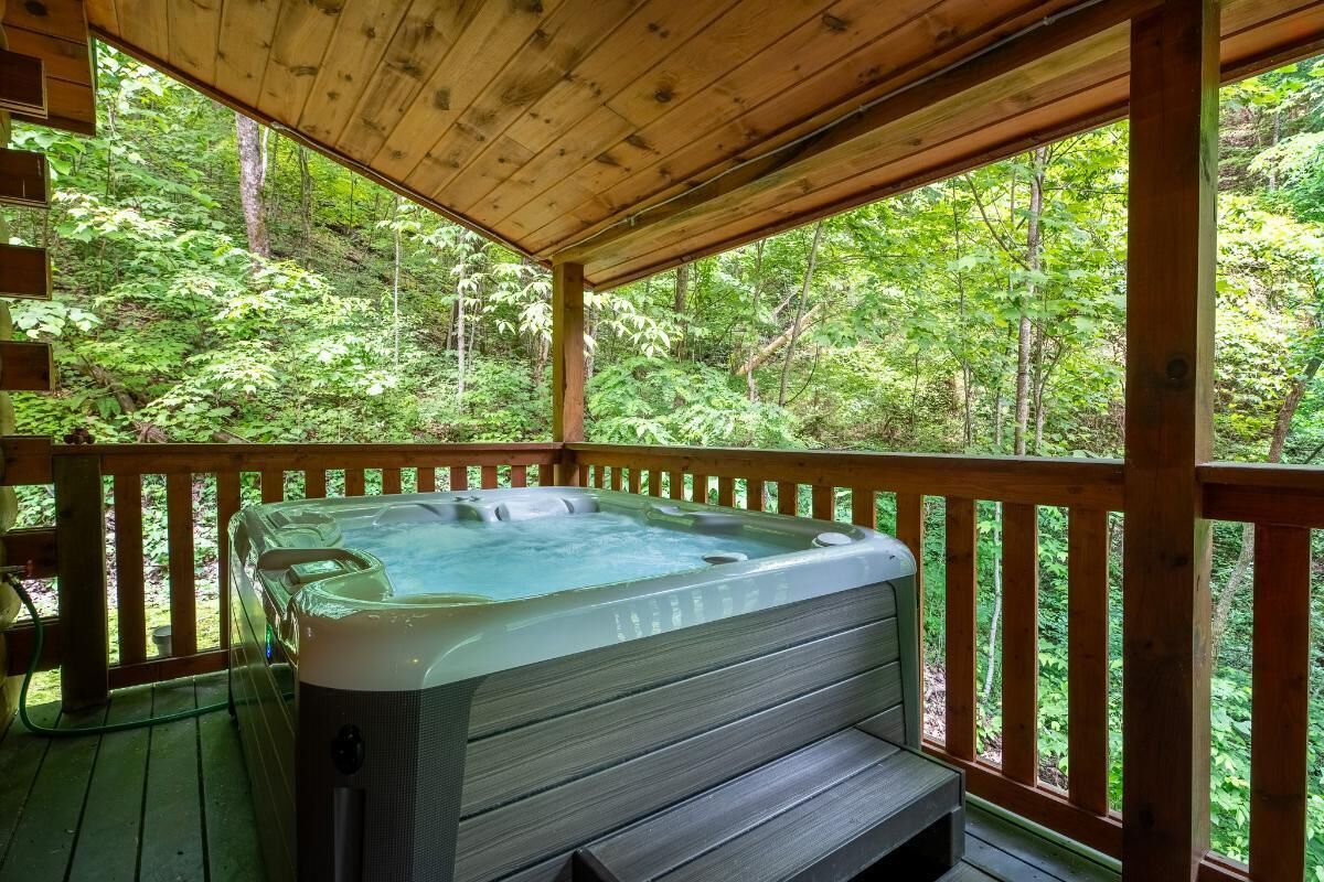 House, Multiple Beds (Timber Tails) | Outdoor spa tub