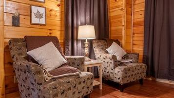 House, Multiple Beds (Timber Tails) | Interior