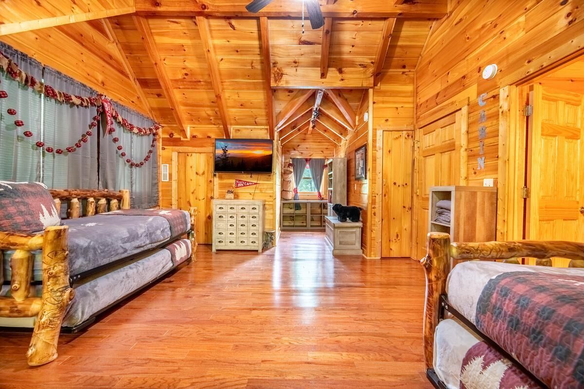 House, Multiple Beds (Timber Tails)