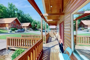 Ferienhaus, Mehrere Betten (Southern Comfort Cabin) | Terrasse/Patio