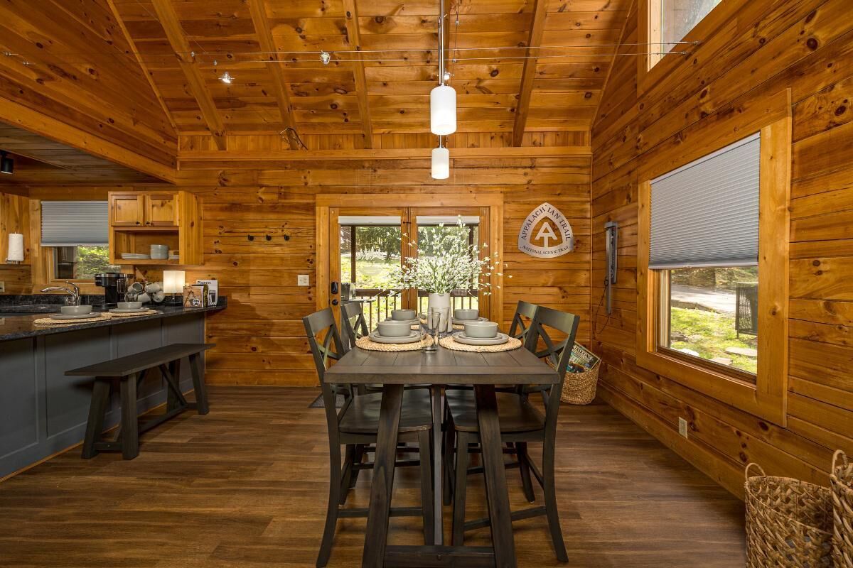 House, Multiple Beds (Timber Trace) | Dining