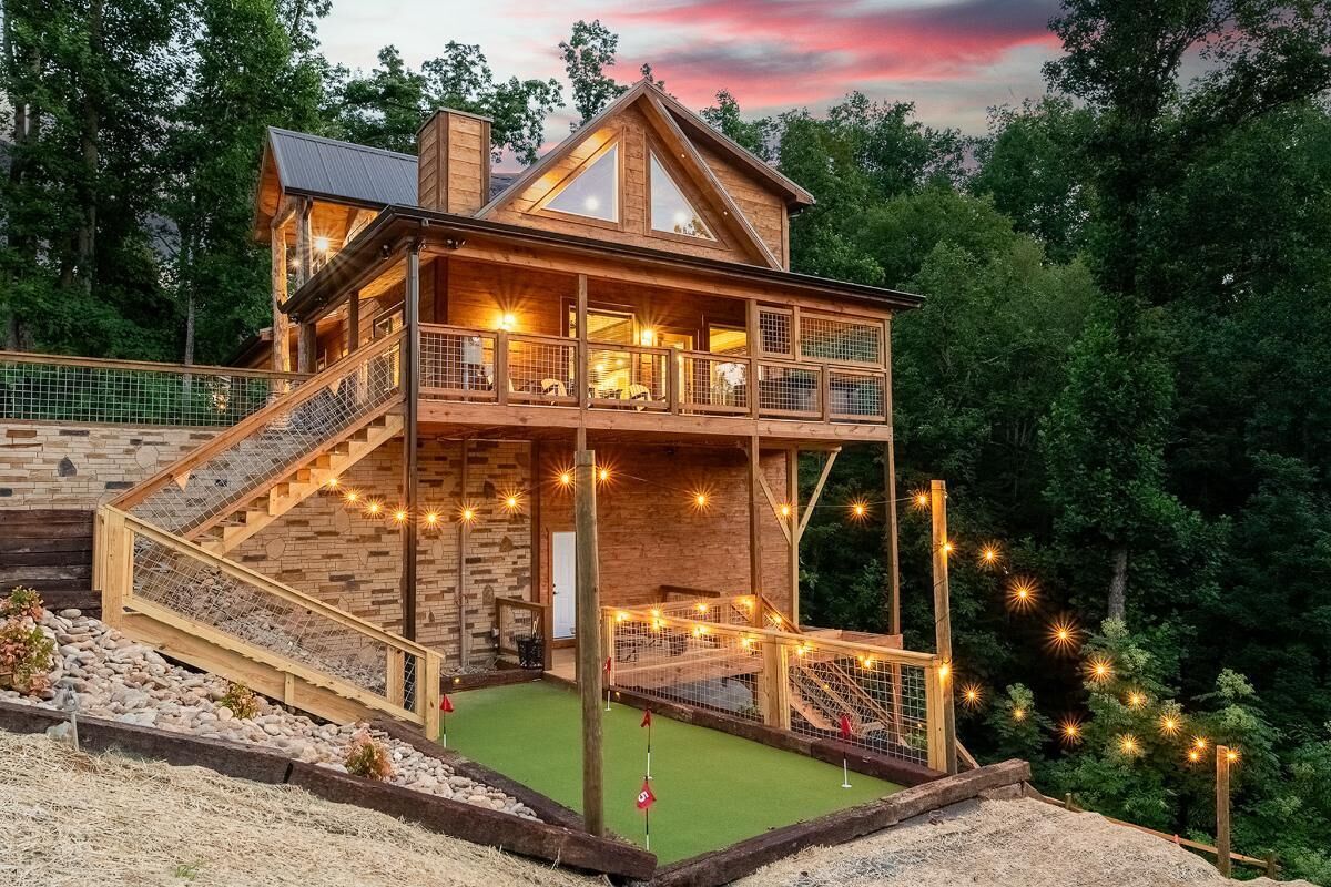 Casa, varias camas (Friends in Bear Places) | Exterior