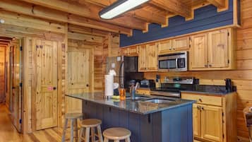 House, Multiple Beds (Goldilocks and The Three Bears) | Private kitchen