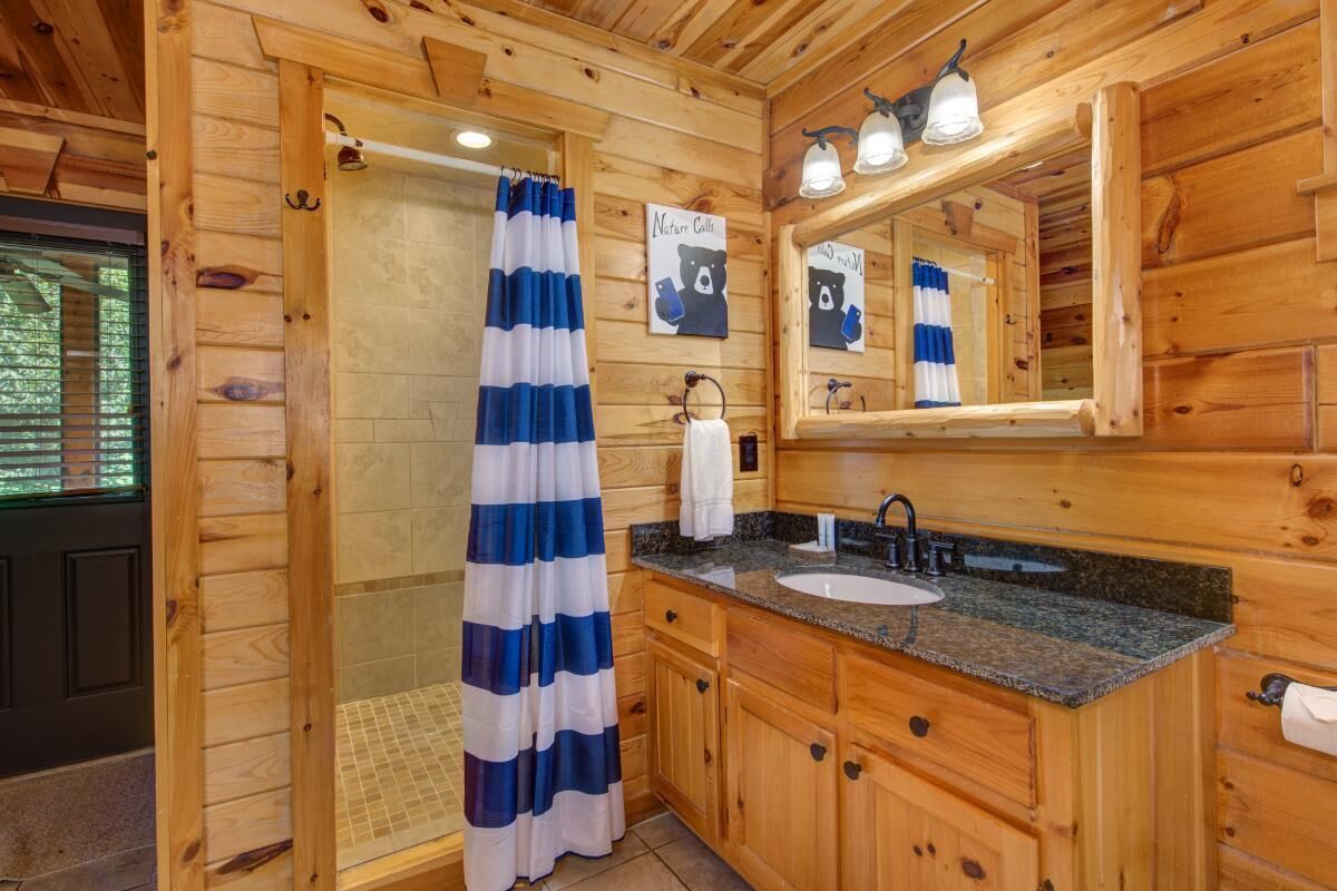 House, Multiple Beds (Goldilocks and The Three Bears) | Bathroom