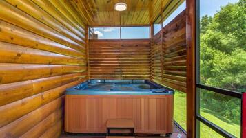House, Multiple Beds (Goldilocks and The Three Bears) | Property grounds