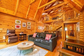 House, Multiple Beds (Thatta Way Hideaway) | Living area - Thatta Way Hideaway (Gatlinburg)