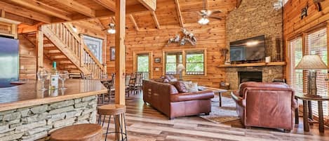 House, Multiple Beds (Mountain Song) | Living area
