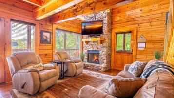 House, Multiple Beds (Sharp Dressed Bear) | Living area