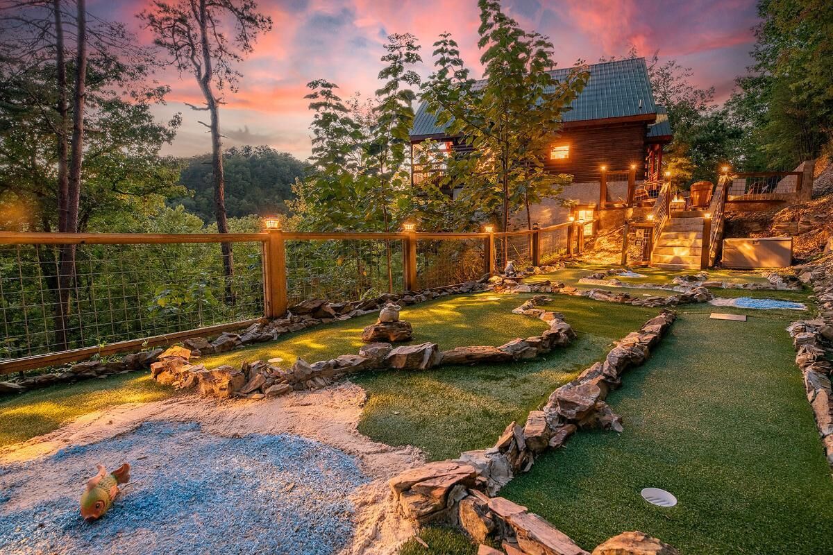 House, Multiple Beds (Sharp Dressed Bear) | Property grounds
