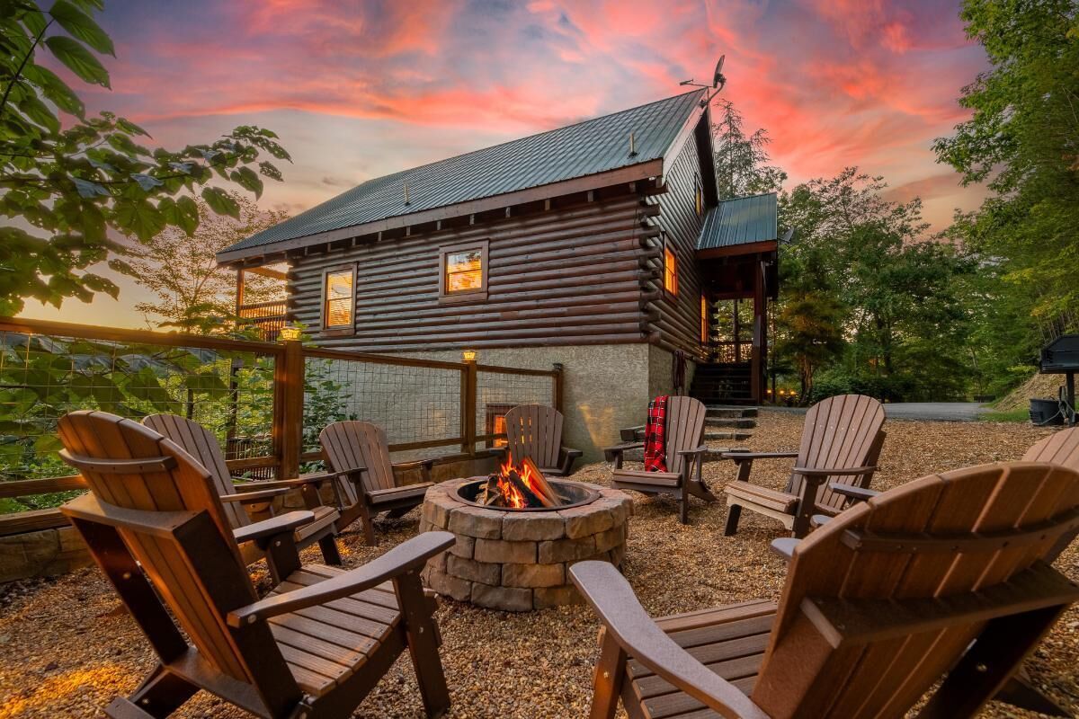 House, Multiple Beds (Sharp Dressed Bear) | Property grounds