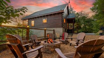 House, Multiple Beds (Sharp Dressed Bear) | Property grounds