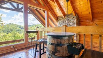 House, Multiple Beds (Sharp Dressed Bear) | Dining