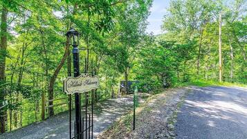 House, Multiple Beds (Hillside Hideaway) | Property grounds